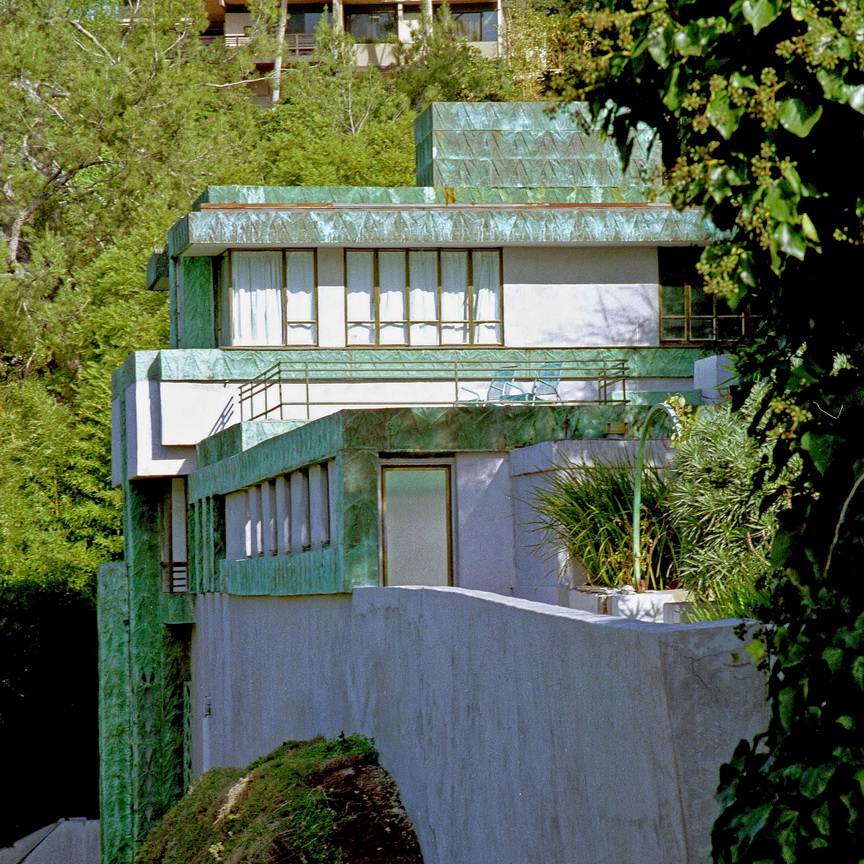 The Samuel - Navarro House, in the Oaks, an exclusive area of Los Feliz, The house was designed by Lloyd Wright,'s son